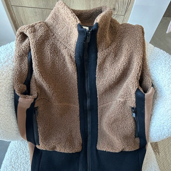 Elan Jackets & Blazers - ELAN
Teddy Zip Up Vest